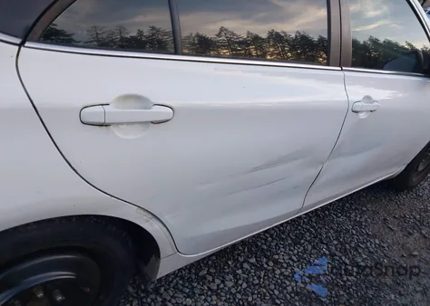 2015 Toyota Camry Le z USA, uszkodzony, nr VIN 4T1BF1FK6FU478717